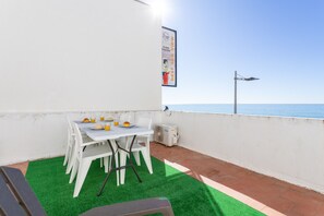 Luokittelematon kuva, 4 kautta 25, painike