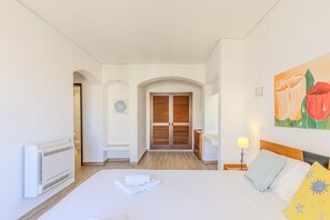3 habitaciones, tabla de planchar con plancha y wifi gratis 