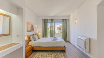 3 bedrooms, iron/ironing board, free WiFi