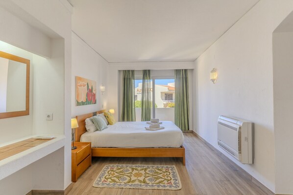 3 bedrooms, iron/ironing board, free WiFi
