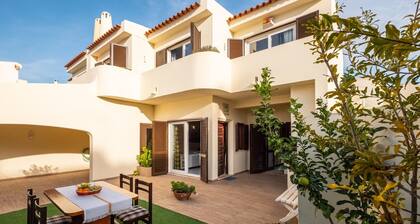 #015 Buganvilia by Home Holidays