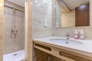 Bathtub, hair dryer