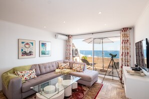 TV - #017 T2 Rossio by Home Holidays (Albufeira)