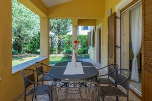 House | Terrace/patio