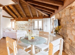 Dining - 4 stars Stone Walls' - Sunny, cozy Studio right in the centre of Split (Split)