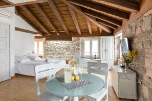 Dining - 4 stars Stone Walls' - Sunny, cozy Studio right in the centre of Split (Split)