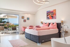 4 bedrooms, in-room safe, iron/ironing board, WiFi
