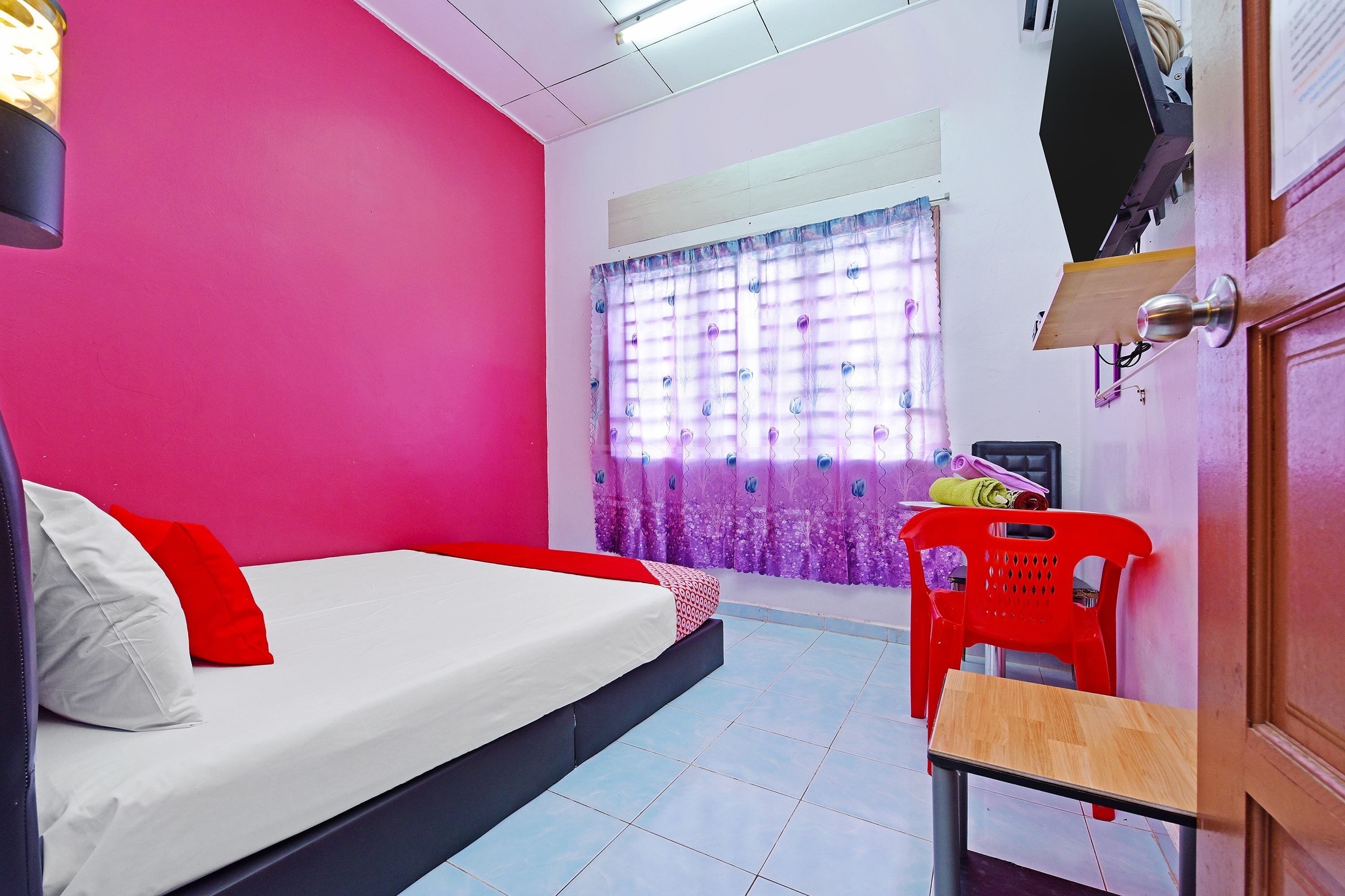 Double Room | WiFi (free), bed sheets