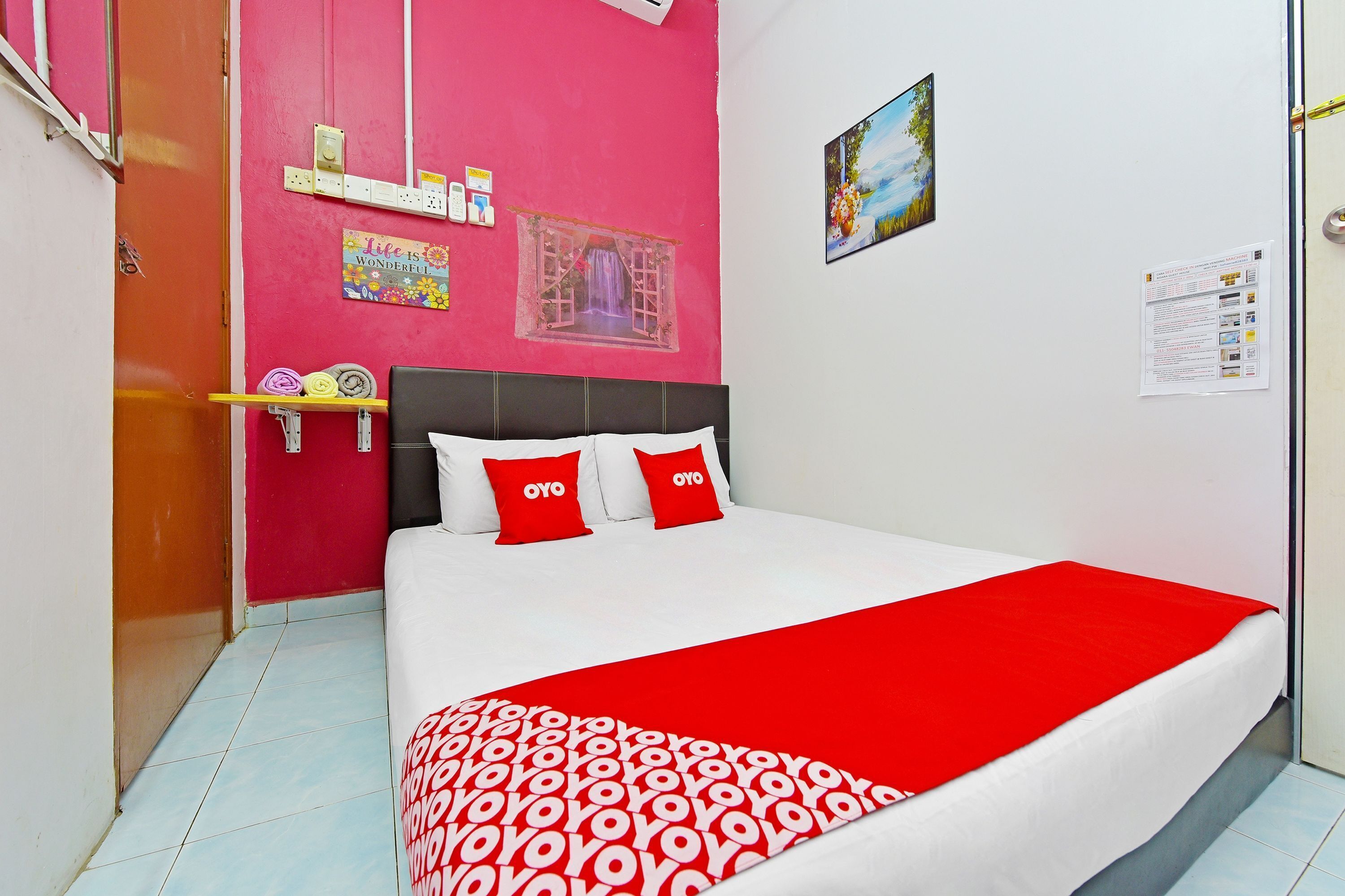 WiFi (free), bed sheets