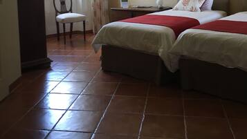 1 slaapkamer, een bureau, een strijkplank/strijkijzer, gratis wifi