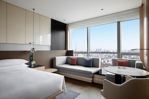 In-room safe, desk, laptop workspace, iron/ironing board - Shenyang Marriott Hotel (Shenyang)