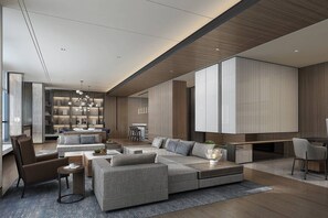 Zimmersafe, Schreibtisch, laptopgeeigneter Arbeitsplatz