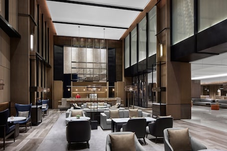 2 bars/lounges