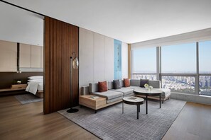 Premier-Suite, 1 King-Bett | Zimmersafe, Schreibtisch, laptopgeeigneter Arbeitsplatz