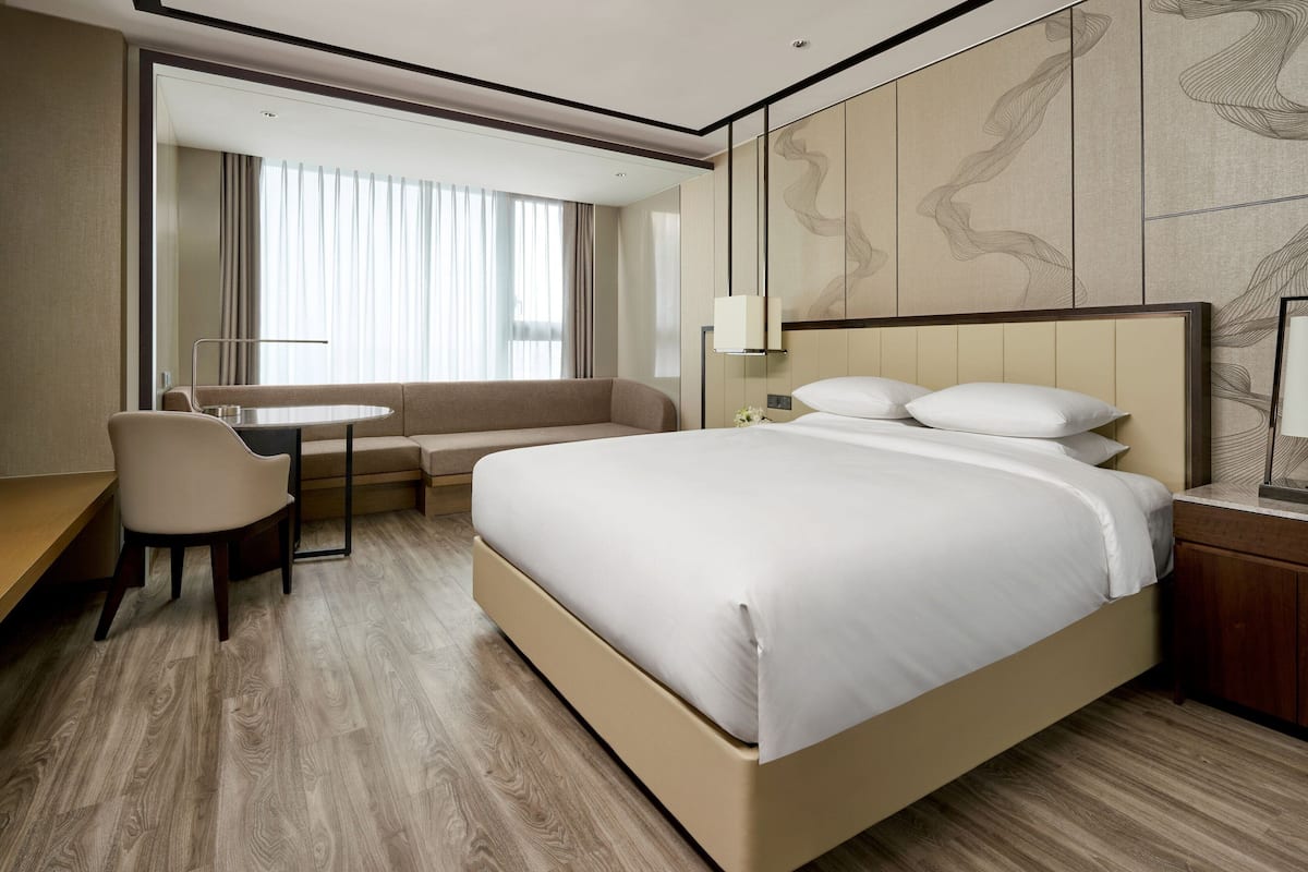 1 bedroom, minibar, in-room safe, desk