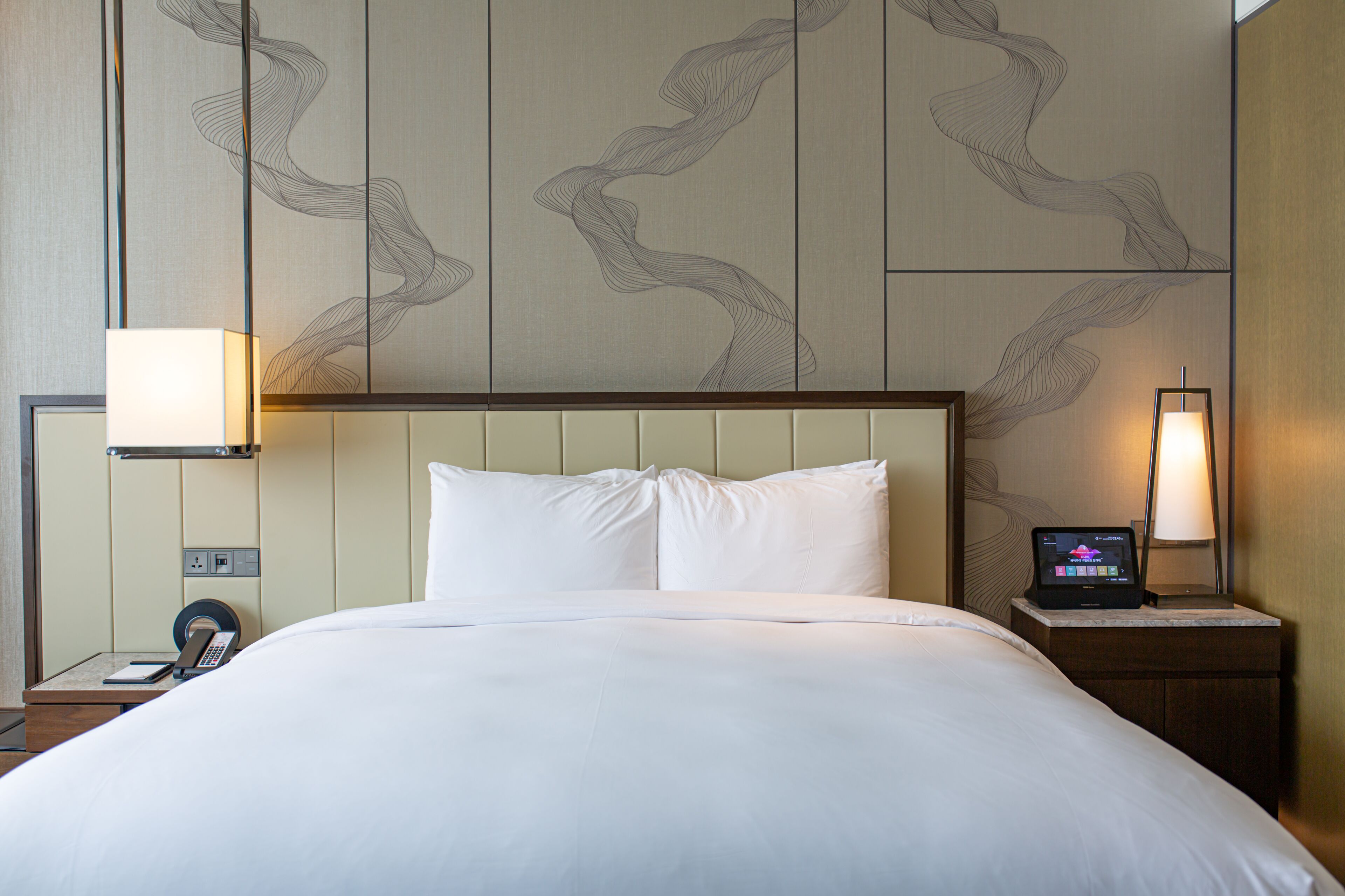 Premium Room, 1 King Bed | Minibar, in-room safe, desk, laptop workspace