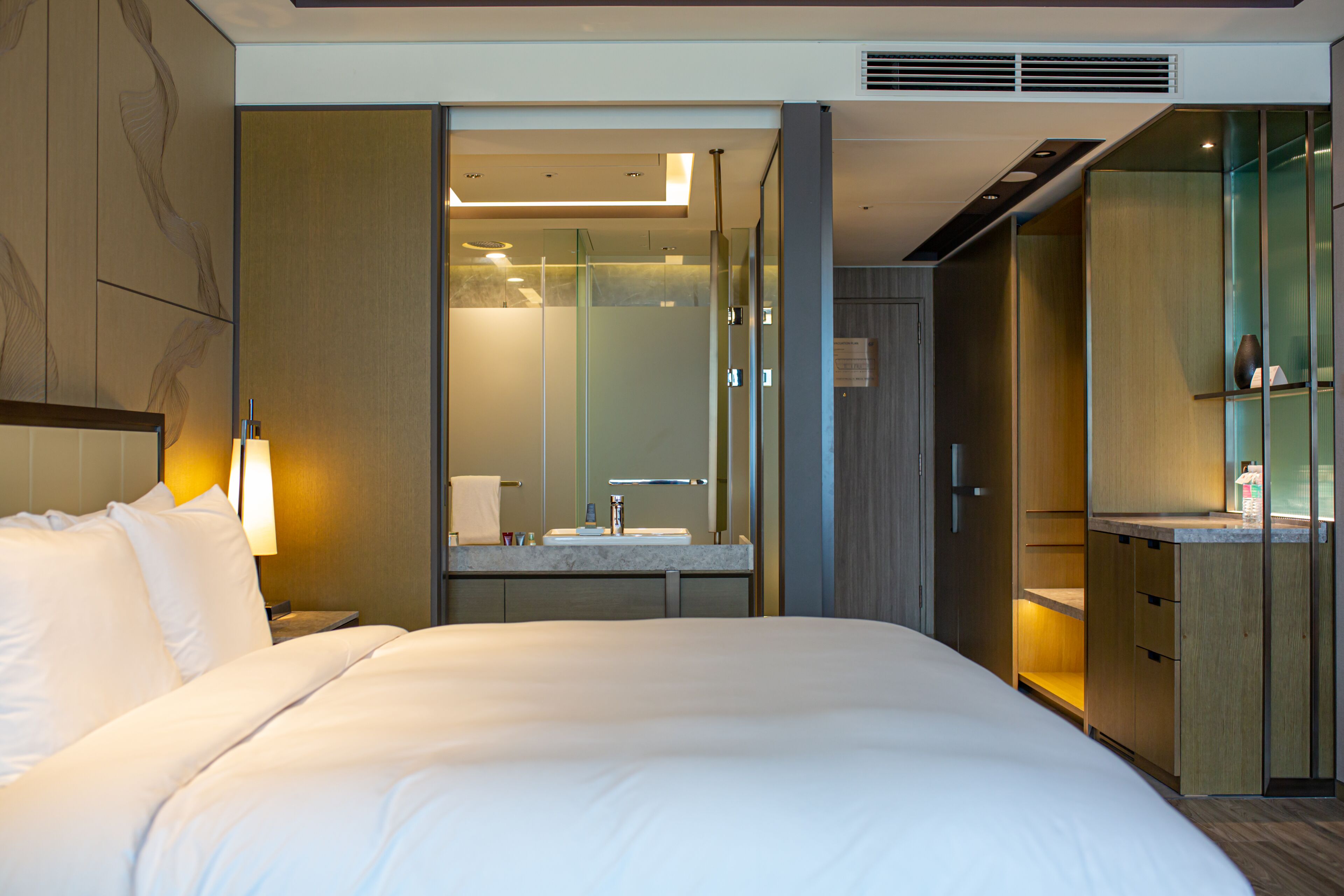 1 bedroom, minibar, in-room safe, desk