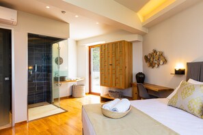 6 bedrooms, in-room safe, desk, iron/ironing board