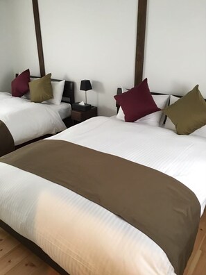 Room for 6 Guests | 2 bedrooms, iron/ironing board, free WiFi, bed sheets