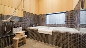 Combinazione doccia/vasca, set di cortesia gratuito, asciugacapelli