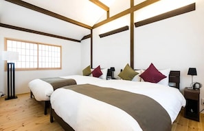 Room for 6 Guests | 2 bedrooms, iron/ironing board, free WiFi, bed sheets
