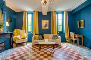 Fireplace, DVD player, table football, ping pong - " Le Manoir d'Amiel" A secret 16 bedroom garden oasis for groups up to 30 guests (Villegailhenc)