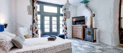 16 chambres, lit parapluie, Wi-Fi, draps fournis