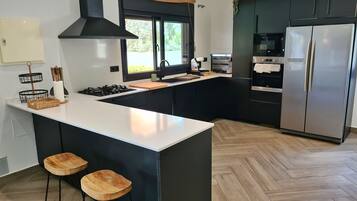 Fridge, microwave, oven, dishwasher