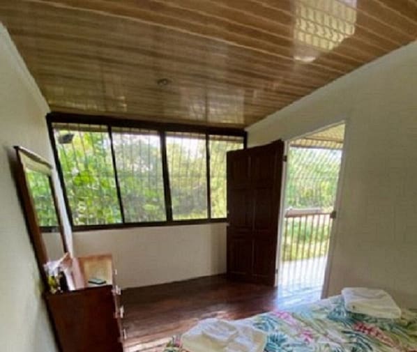 3 bedrooms, in-room safe, iron/ironing board, free WiFi