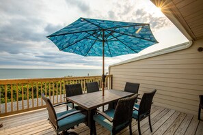 Outdoor dining - Coral Tides- Oceanfront, well appointed, amazing views! (Pine Knolls Shores)