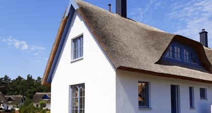 Modern thatched-roof holiday home "KĂ€ptn's Sechser" incl. free use of sauna, 2 bedrooms