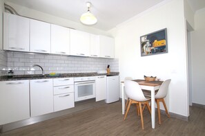Fridge, microwave, oven, coffee/tea maker