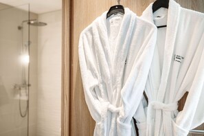Deluxe-Doppelzimmer, Nichtraucher (King) | Schreibtisch, Bügeleisen/Bügelbrett, Bettwäsche