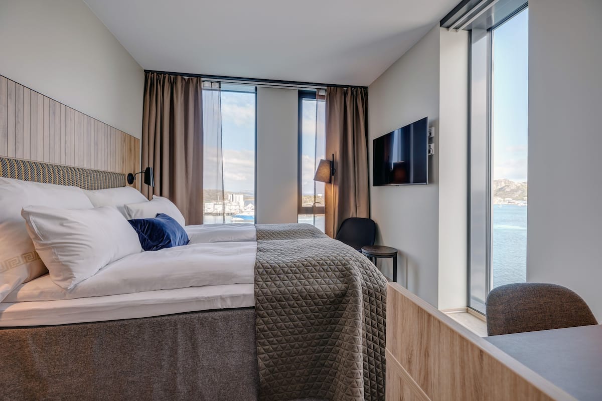 superior double room, ocean view | desk, iron/ironing board, bed sheets