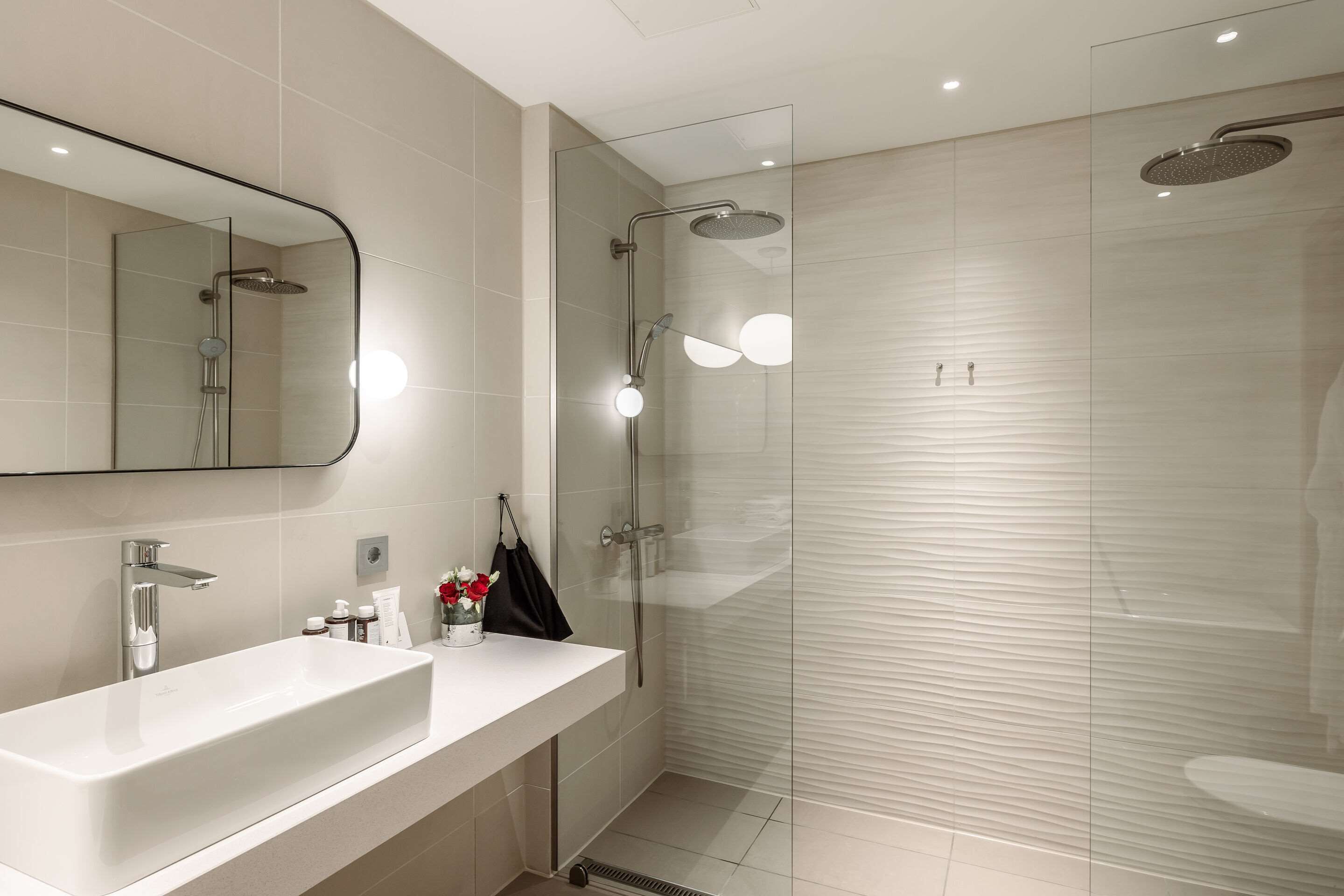 shower, free toiletries, towels, soap