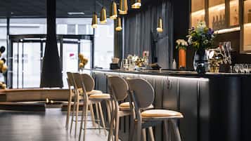 Cocktail bar