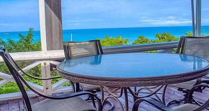 Beautiful View of the sunset and the ocean, with a Private Pool 