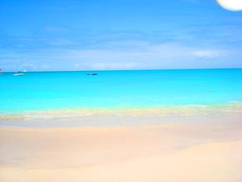 Perfect getaway with beautiful beach and sunset Views,, with a Private Pool 