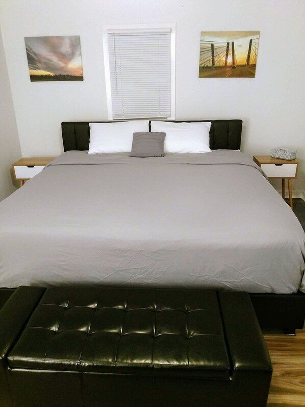 2 chambres, lit avec matelas à plateau-coussin, bureau