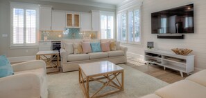 Smart TV, stereo - Coconut Cove by AvantStay | Deck w/ Hot Tub, Access to 2 Pools (Santa Rosa Beach)