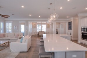 Interior - Coconut Cove by AvantStay | Deck w/ Hot Tub, Access to 2 Pools (Santa Rosa Beach)