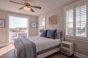 4 bedrooms, iron/ironing board, travel cot, free WiFi - Coconut Cove by AvantStay | Deck w/ Hot Tub, Access to 2 Pools (Santa Rosa Beach)