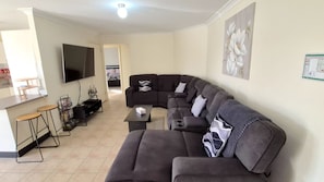 TV, video games, Netflix, DVD player - Family Fun on Frederick (Sanctuary Point)