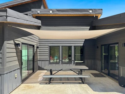 Modern Manor        .