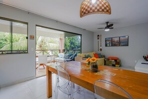 Fridge, microwave, oven, stovetop - GB20 Incrível Ap 3 Quartos - Guarajuba (Camaçari)