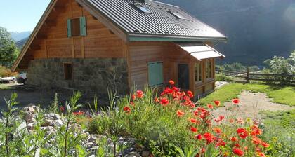 Chalet 80m2, Very quiet, exceptional view of the mountains