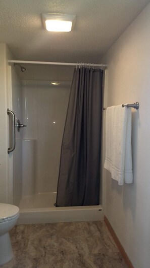 Bruser, hårtørrer, håndklæder, Shampoo
