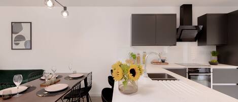 House, Private Bathroom (4 Bedroom Townhouse No 64) | Restaurant