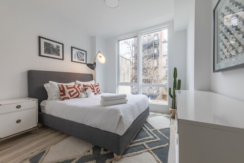 Sun-drenched 3BR Loft with Outdoor Space Near NYC