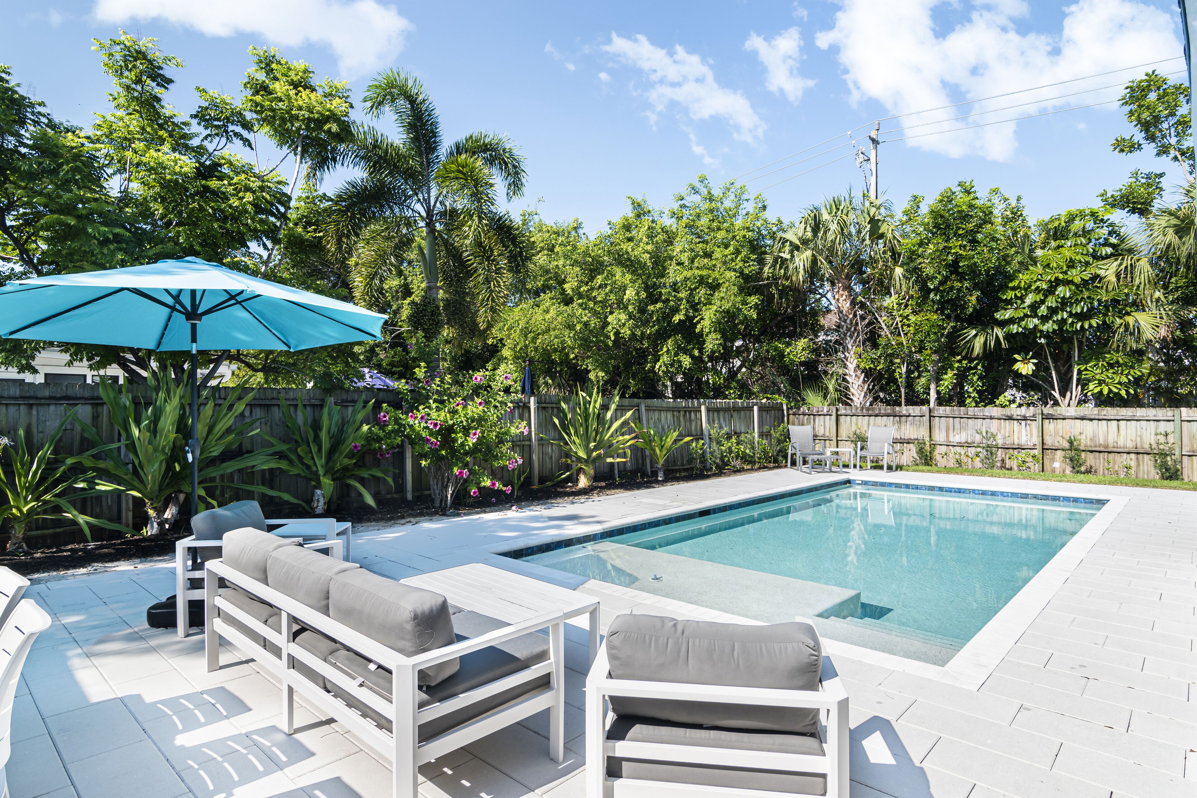 New pool!! 4 Bed 3 bath home -Fenced yard in trendy Lake Park- City of Naples. 